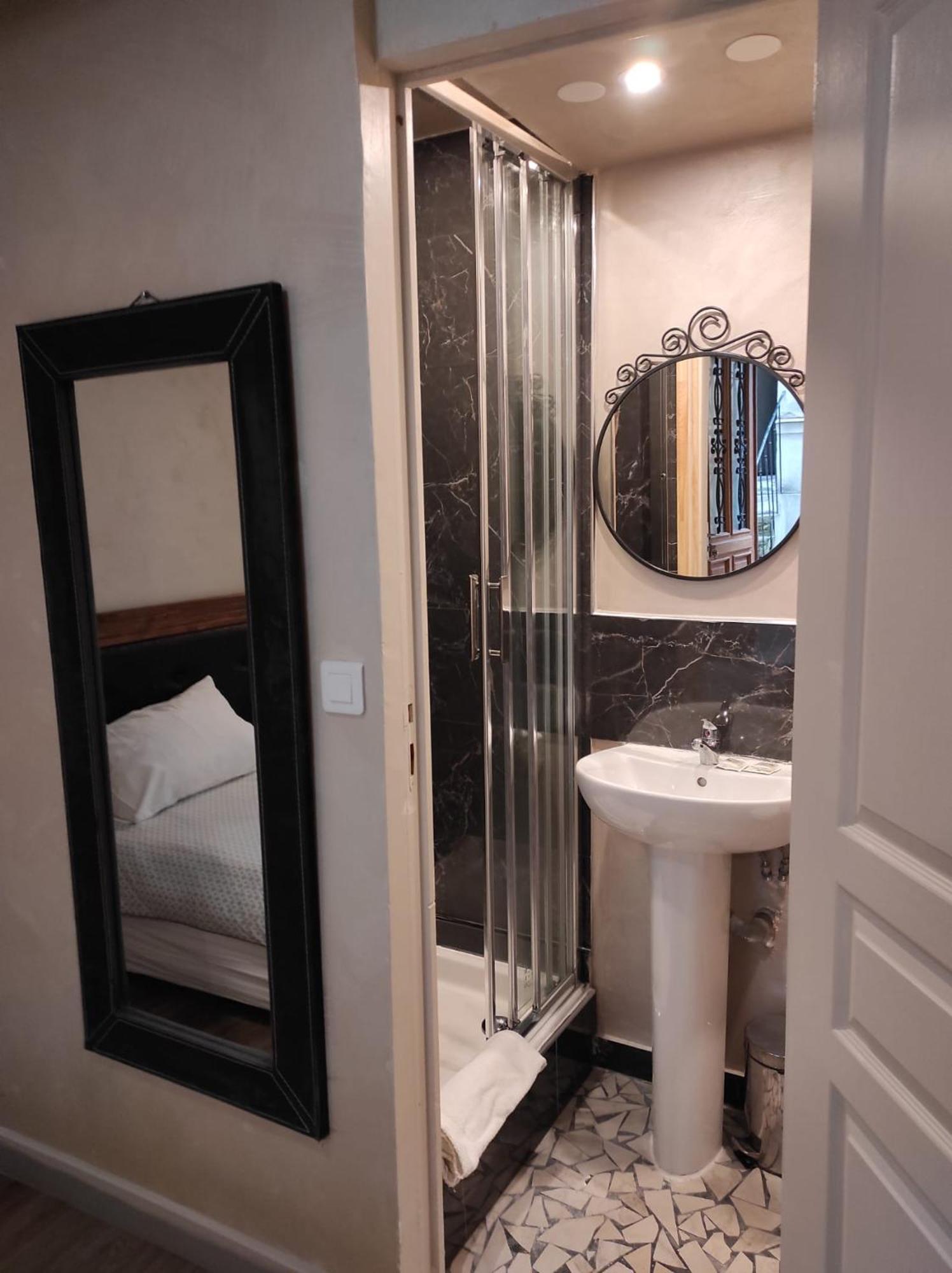 Hotel Clermont Montmartre Parijs Buitenkant foto